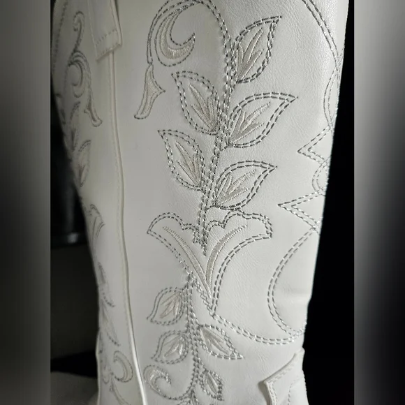 White Embroidered Boots - Picture 3 of 7